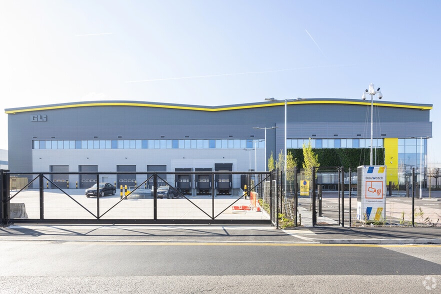 Queensway, Croydon for lease - Building Photo - Image 2 of 2