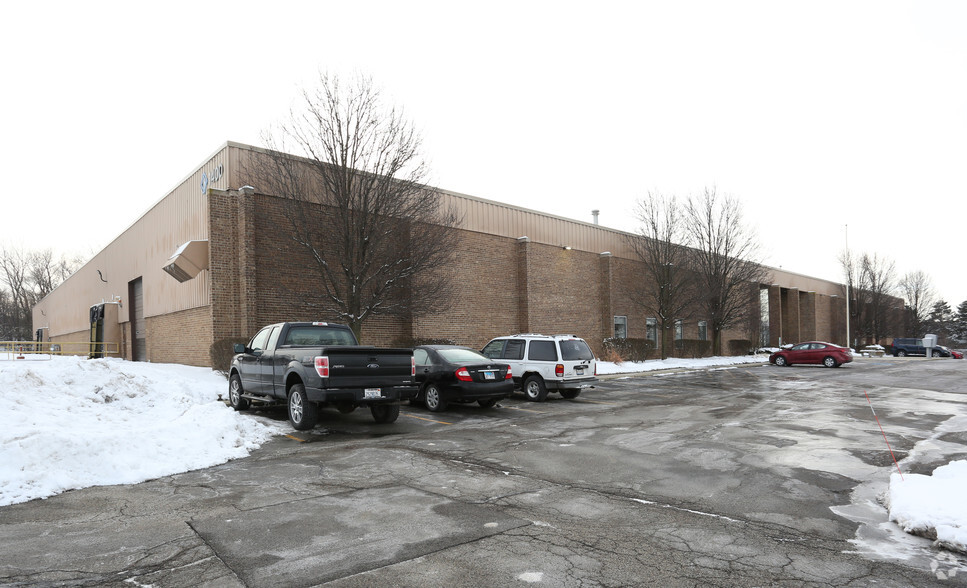 1400 Kingsland Dr, Batavia, IL for lease - Building Photo - Image 3 of 4