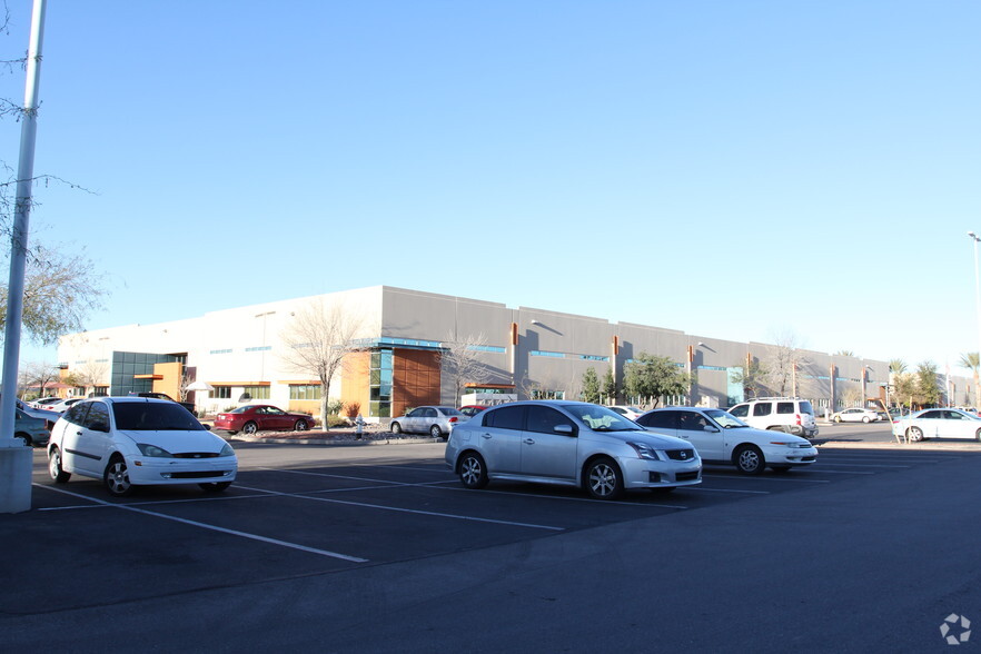 2700 E Commerce Center Pl, Tucson, AZ for lease - Primary Photo - Image 1 of 23