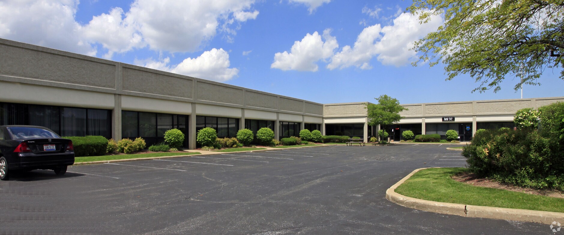 9700 Rockside Rd, Valley View, OH 44125