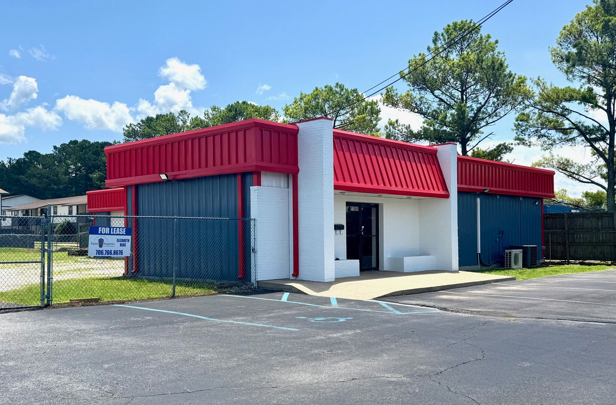 11565 Memorial Parkway Pkwy, Huntsville, AL for lease Building Photo- Image 1 of 13