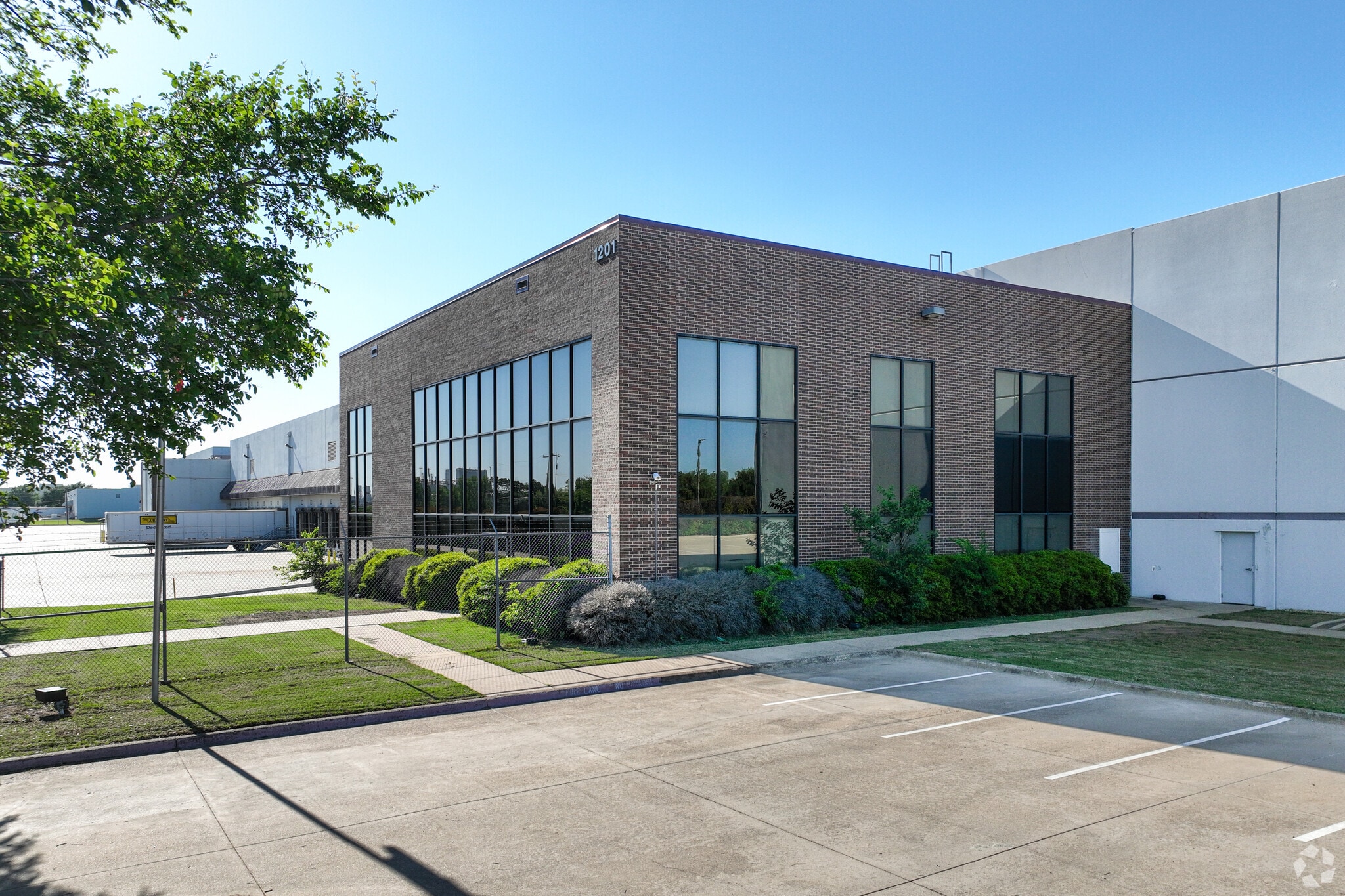 1201 John Burgess Dr, Fort Worth, TX for lease Primary Photo- Image 1 of 6