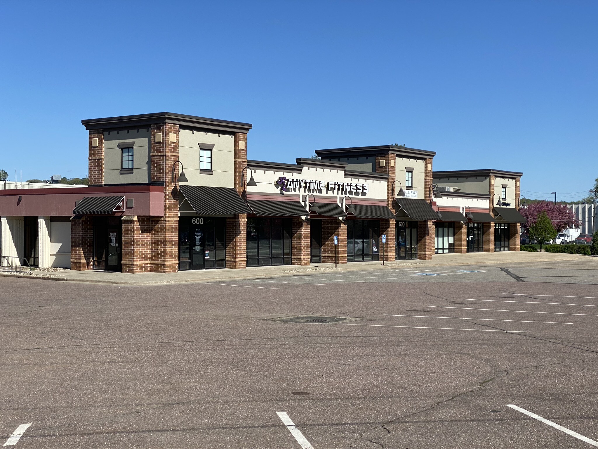 600 Riverfront Dr S, Mankato, MN for lease Building Photo- Image 1 of 8