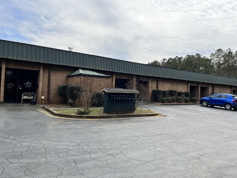 645 Henderson Dr, Cartersville, GA for lease - Building Photo - Image 2 of 4