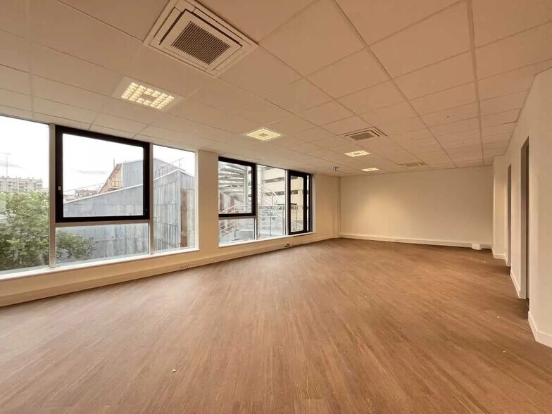 Office in Boulogne-Billancourt for lease - Building Photo - Image 2 of 10
