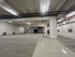 Industrial in Paris for lease Interior Photo- Image 2 of 6