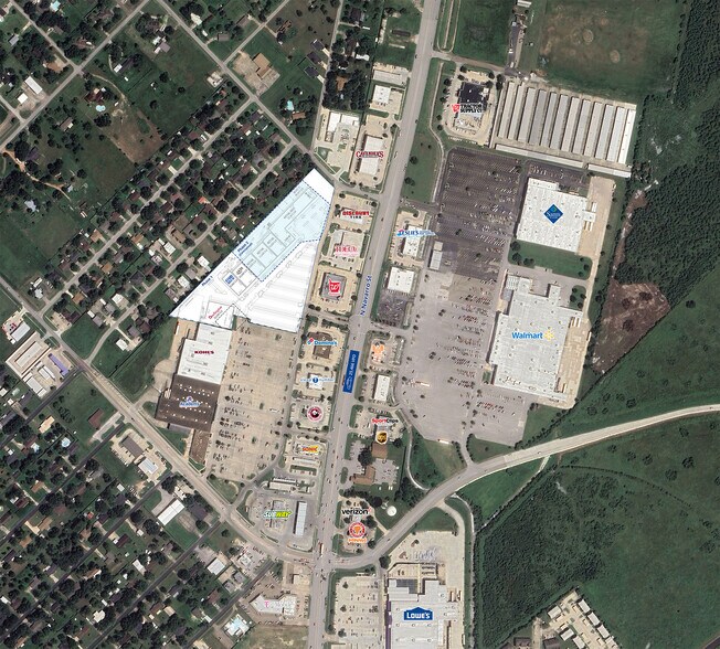 NWQ North Navarro St & Broadmoor st, Victoria, TX for lease - Building Photo - Image 1 of 2