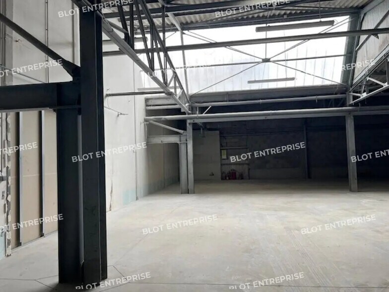 Flex in Plérin for lease - Interior Photo - Image 2 of 3