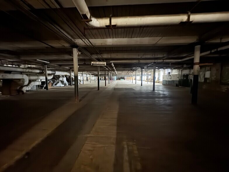 76 Community Ave, Plainfield, CT for lease - Building Photo - Image 3 of 6