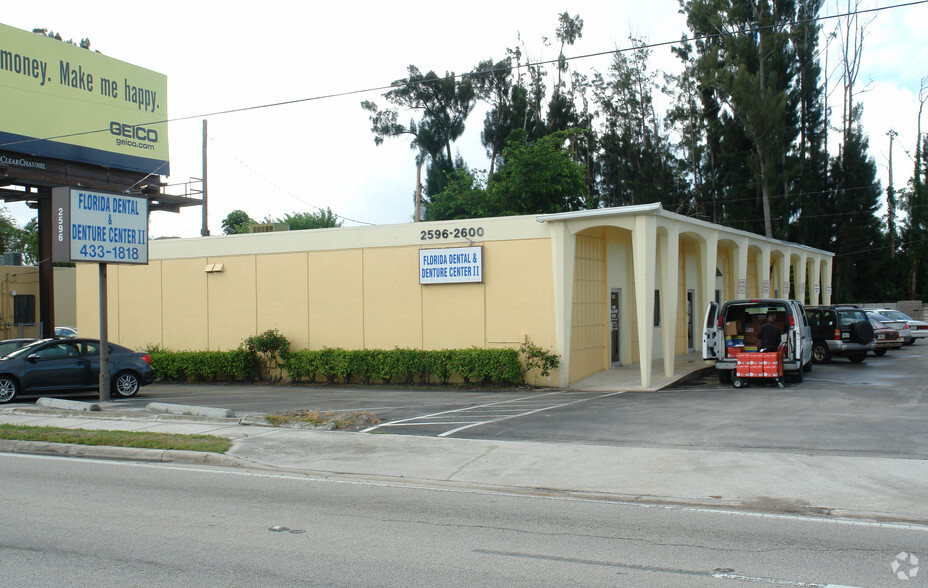 2596 Forest Hill Blvd, West Palm Beach, FL for lease - Primary Photo - Image 1 of 40