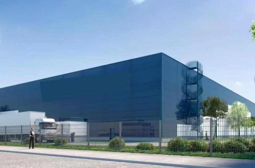 Industrial in Ormes for lease - Building Photo - Image 2 of 5