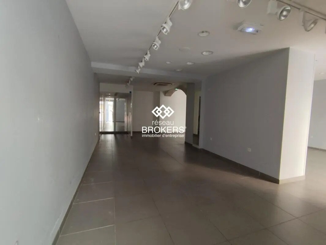 Retail in Castres for sale Interior Photo- Image 1 of 3