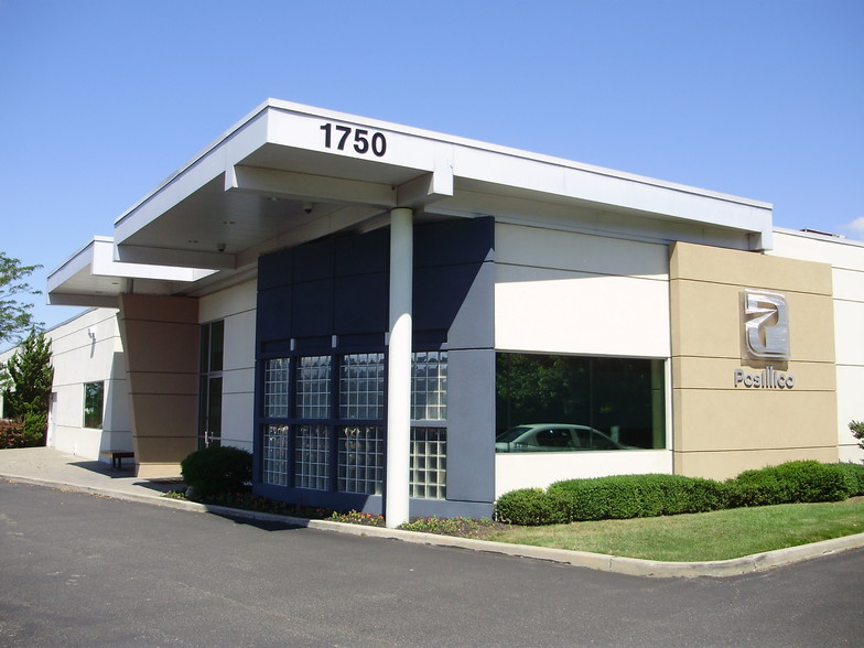 1750 New Hwy, Farmingdale, NY for sale - Primary Photo - Image 1 of 1