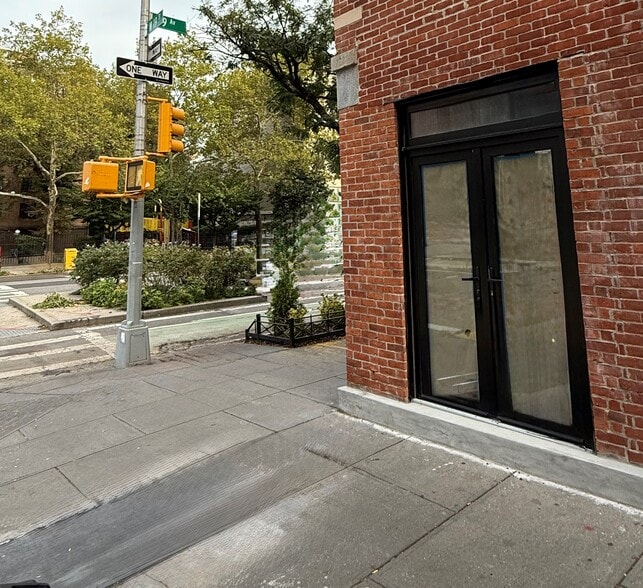 148 Ninth Ave, New York, NY for lease - Building Photo - Image 3 of 5