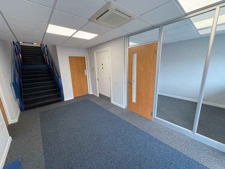 Hoyle Rd, Calverton for lease - Interior Photo - Image 3 of 7