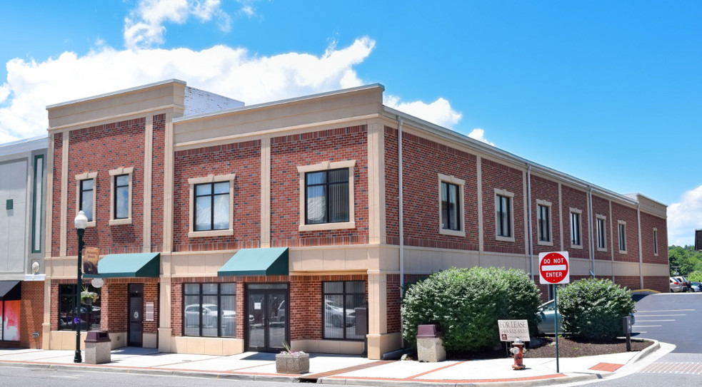 13-17 W Main St, Christiansburg, VA for lease - Building Photo - Image 1 of 3