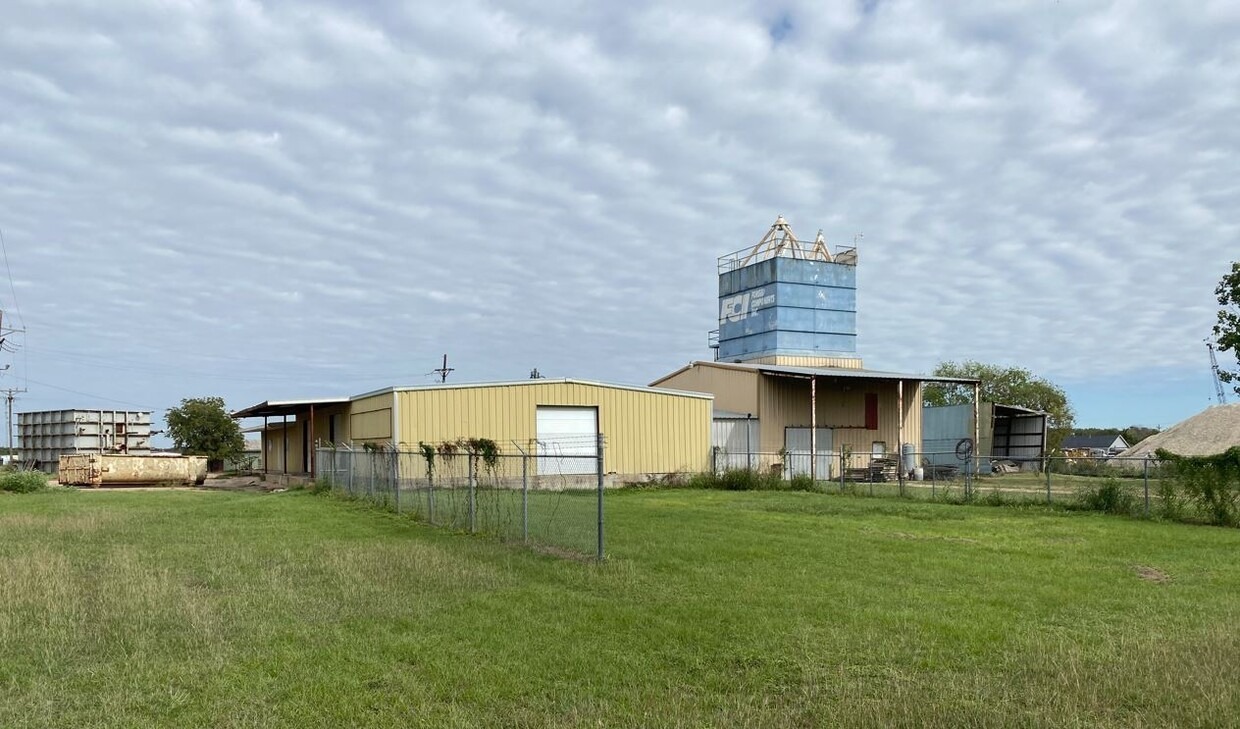 9363 Industrial Dr, Navasota, TX for sale Building Photo- Image 1 of 9