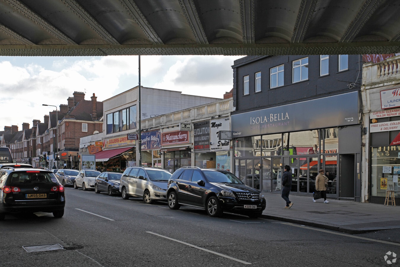 105 Golders Green Rd, London, LND NW11 8HR