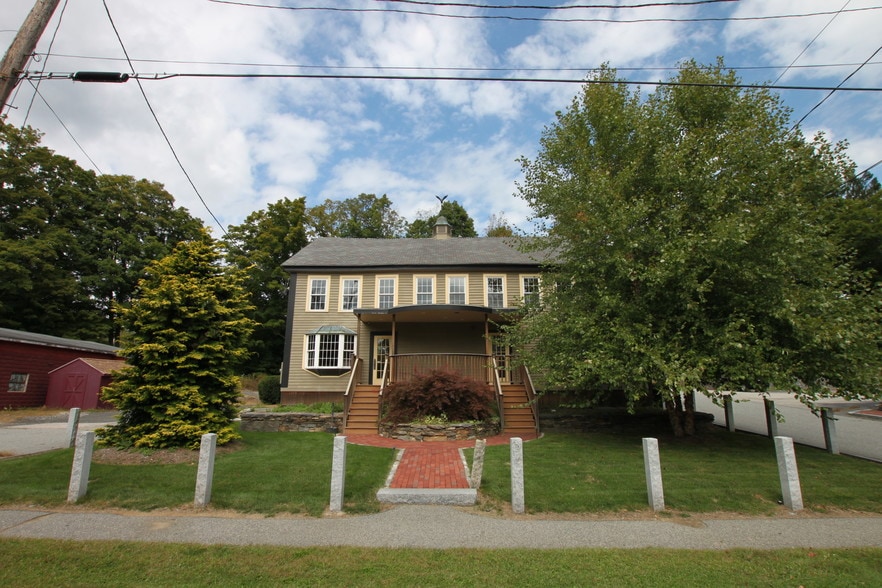 2 School St, Sturbridge, MA 01518
