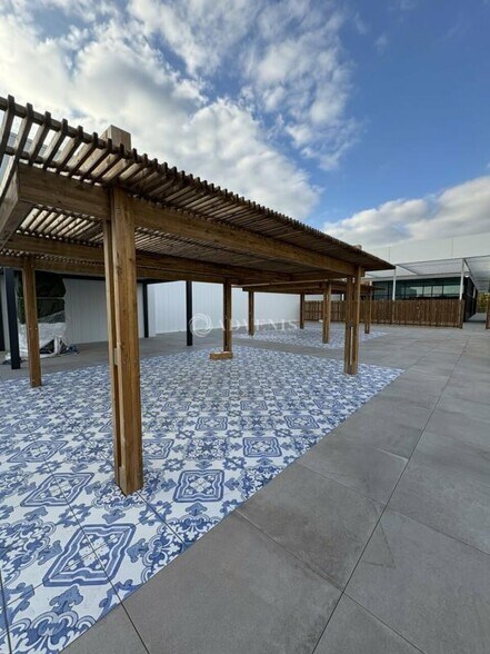 Retail in Mulsanne for lease - Building Photo - Image 3 of 3