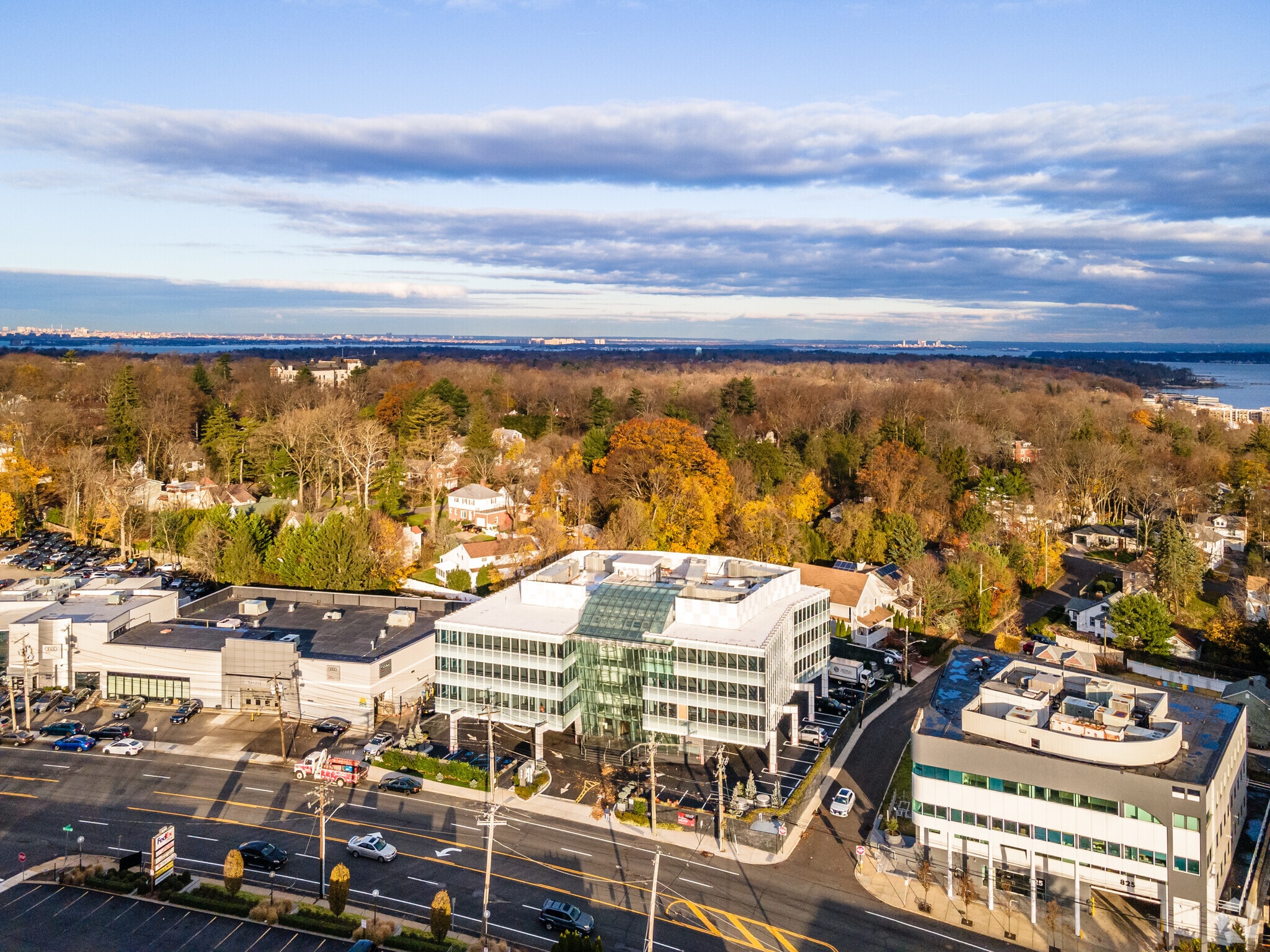 805 Northern Blvd, Great Neck, NY 11021 The Harp