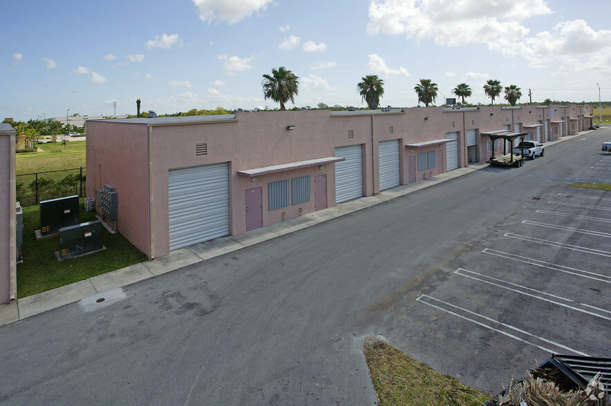 16215 SW 117th Ave, Miami, FL for sale - Primary Photo - Image 1 of 1