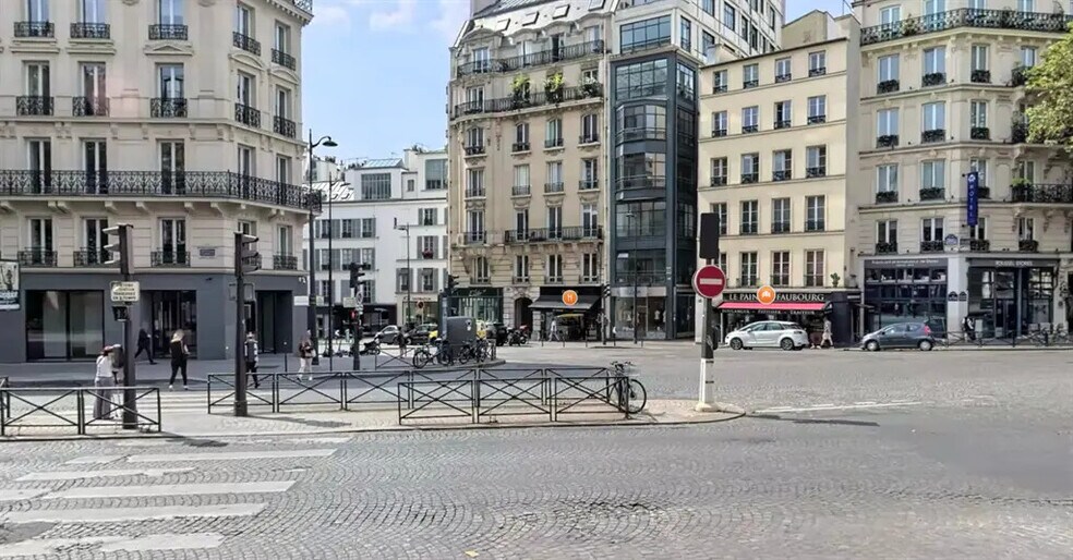 Retail in Paris for lease - Building Photo - Image 2 of 5
