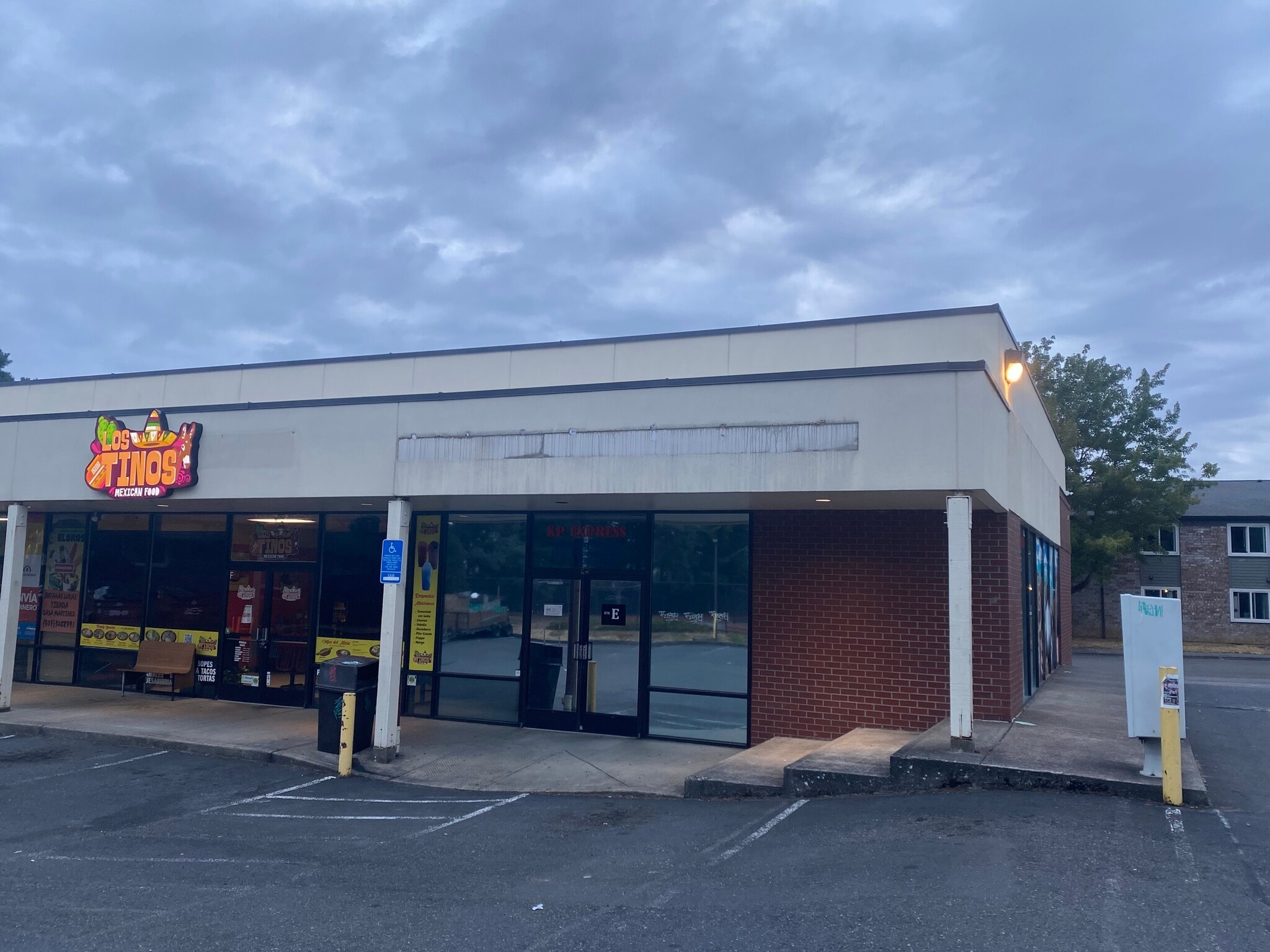 22605 NE Halsey St, Fairview, OR for lease Interior Photo- Image 1 of 5