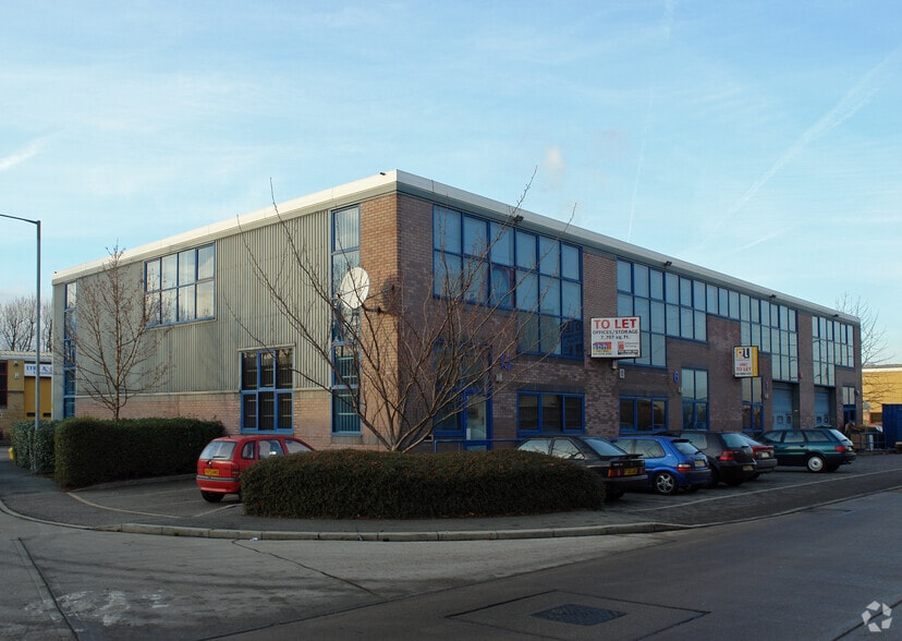 Edison Rd, Enfield for lease - Building Photo - Image 3 of 7