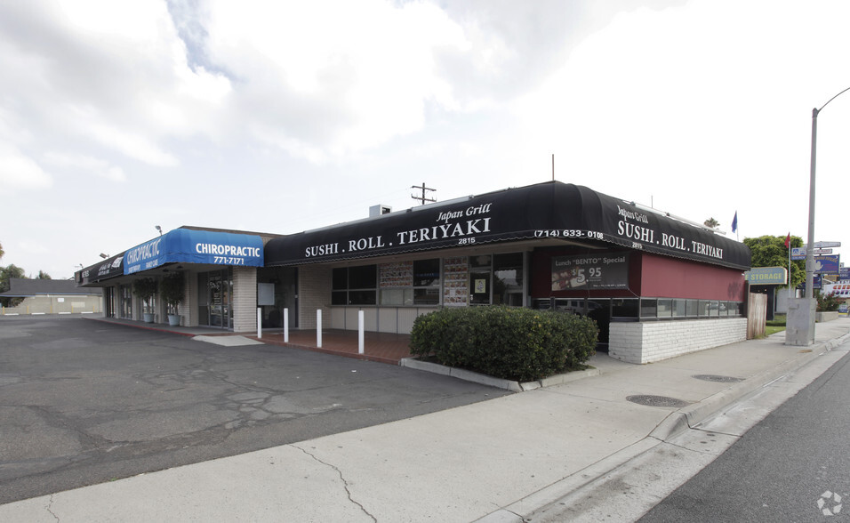 2815-2825 E Chapman Ave, Orange, CA for lease - Primary Photo - Image 1 of 3