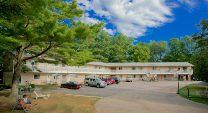 210 Wisconsin Dells Pky, Wisconsin Dells, WI for sale - Building Photo - Image 1 of 1