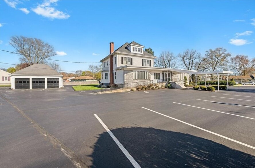 982 Warwick Ave, Warwick, RI for sale - Building Photo - Image 1 of 1