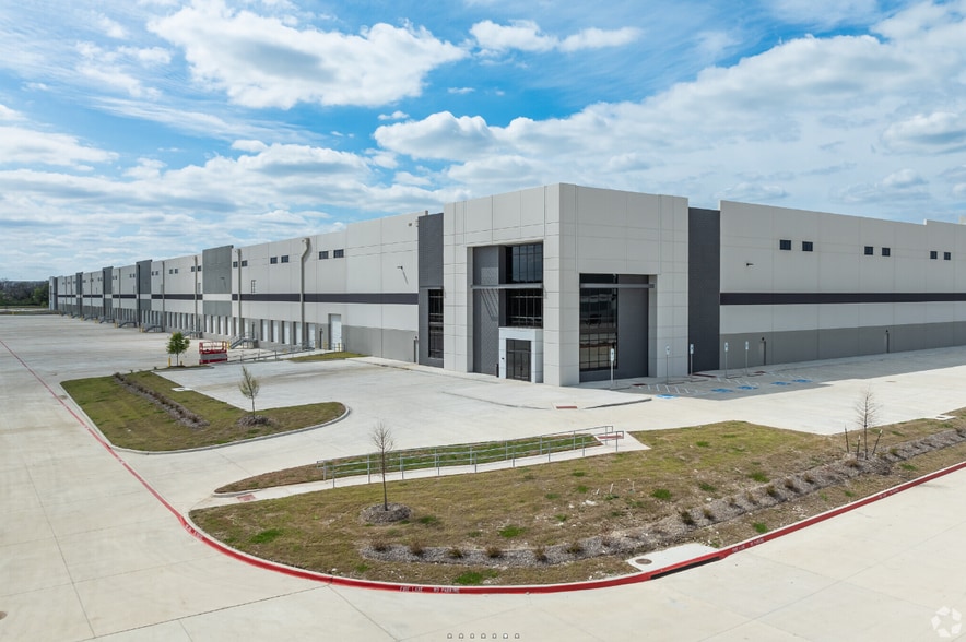 1401-1501 E Pleasant Run Rd, Wilmer, TX for lease - Building Photo - Image 3 of 6