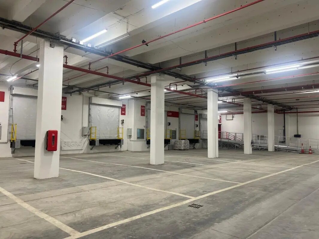 Industrial in Paris for lease Building Photo- Image 1 of 1