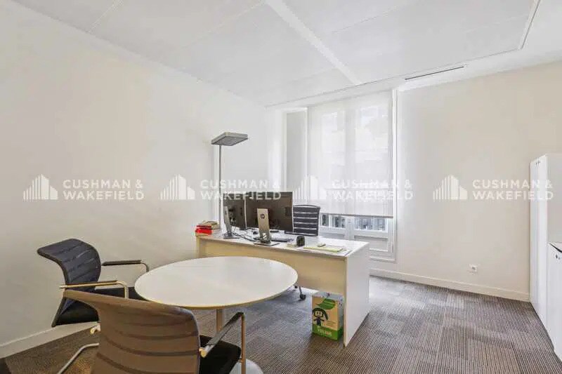 48 Rue La Pérouse, Paris for lease Interior Photo- Image 1 of 2