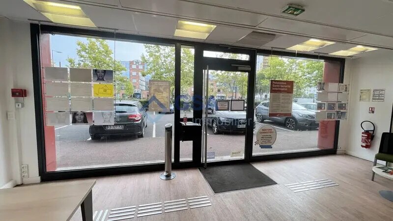 Retail in Évry-Courcouronnes for lease - Interior Photo - Image 2 of 6