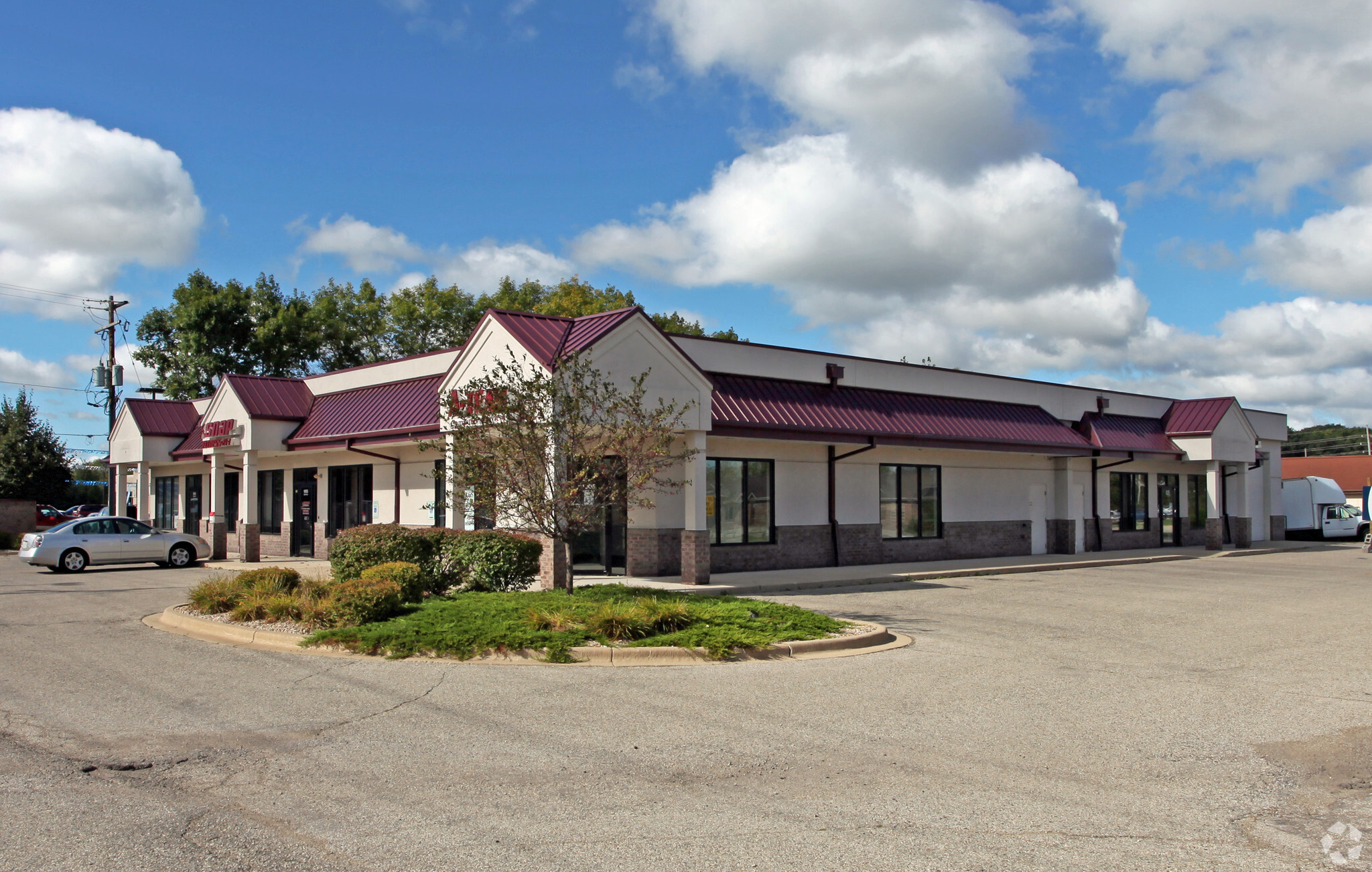 1005 S Main St, Mukwonago, Wi 53149 - Retail For Lease 