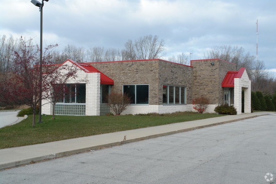 2480 Velp Ave, Howard, WI 54303