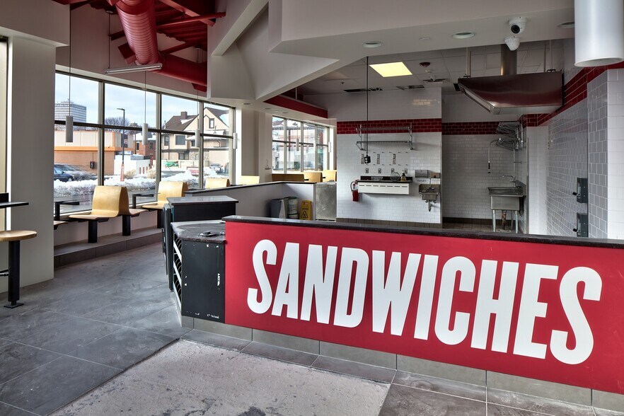 330-350 Monroe Ave, Rochester, NY for lease - Interior Photo - Image 3 of 8