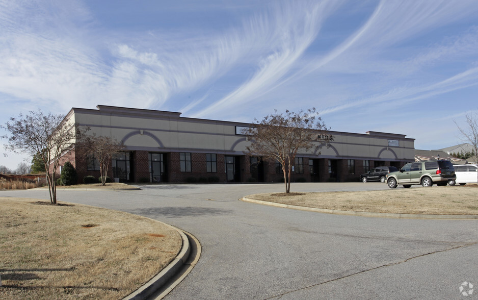 110-124 Clair Dr, Piedmont, SC for lease - Primary Photo - Image 1 of 10