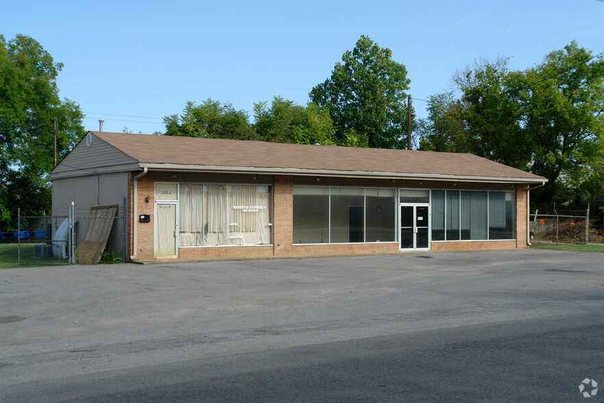 2711 Mccampbell Ave, Nashville, TN for lease - Primary Photo - Image 1 of 4