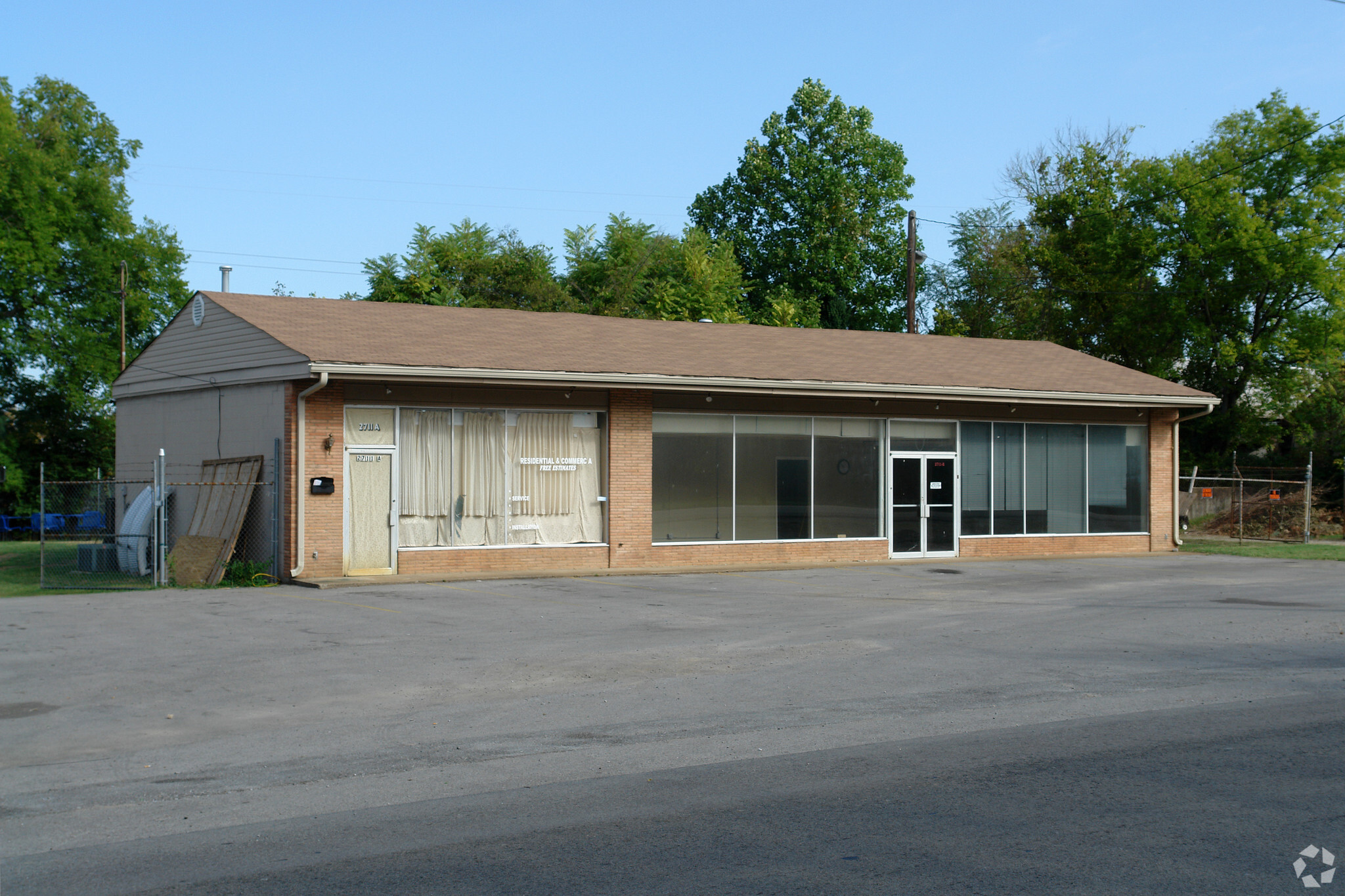 2711 Mccampbell Ave, Nashville, TN for lease Primary Photo- Image 1 of 5