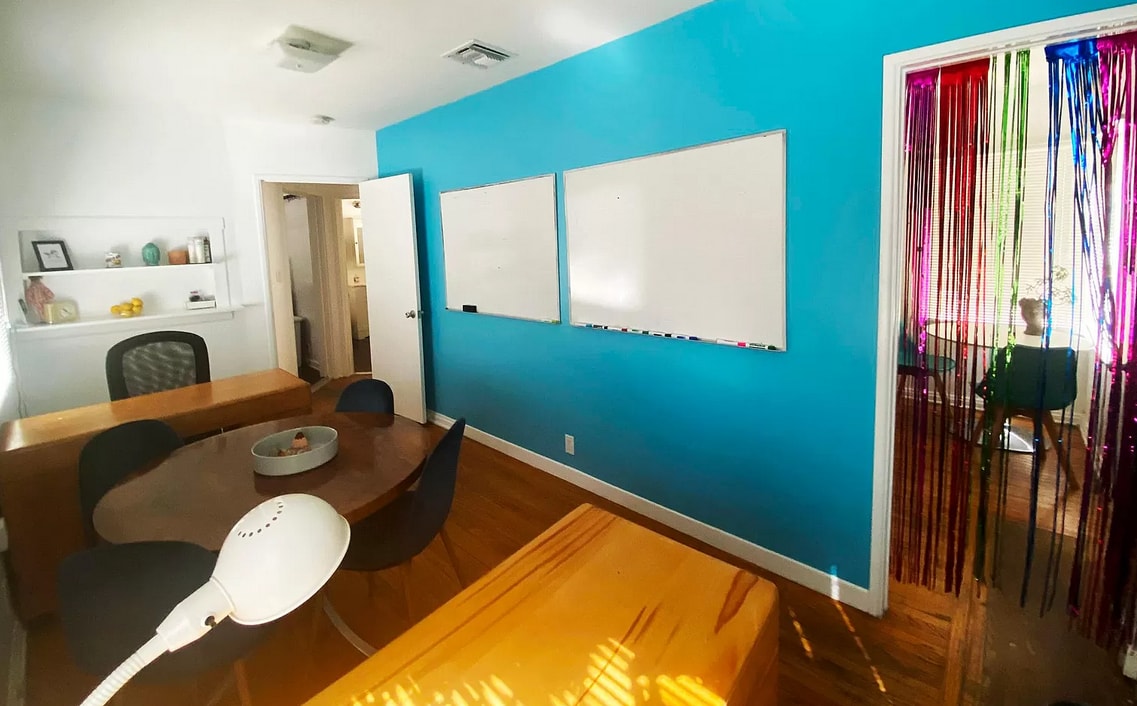 4381 1/2 Tujunga Ave, Studio City, CA for lease Interior Photo- Image 1 of 10