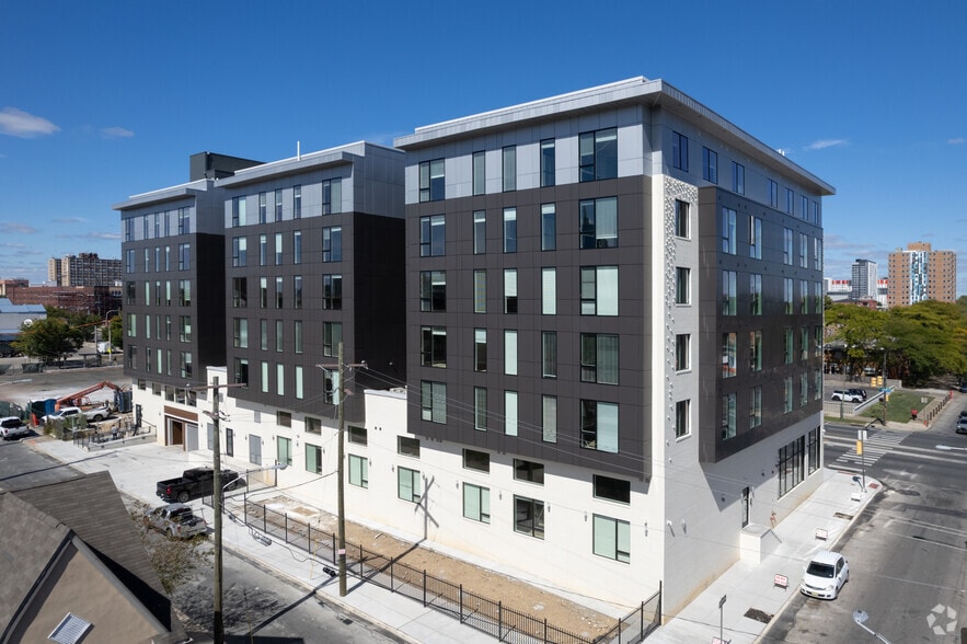 1000-1038 W Girard Ave, Philadelphia, PA for lease - Primary Photo - Image 1 of 64