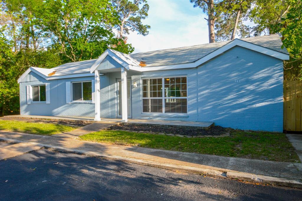 301 Conroe Dr, Conroe, TX for sale Primary Photo- Image 1 of 1