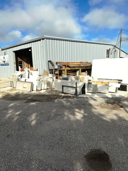 1302 NE Pine Island Rd, Cape Coral, FL for lease - Building Photo - Image 2 of 8