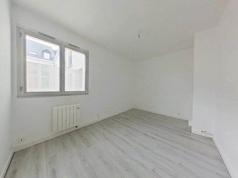 Office in Tours for lease - Interior Photo - Image 1 of 6