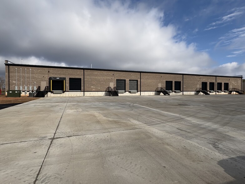 8229 Tyner Rd, Colfax, NC for lease - Building Photo - Image 1 of 8