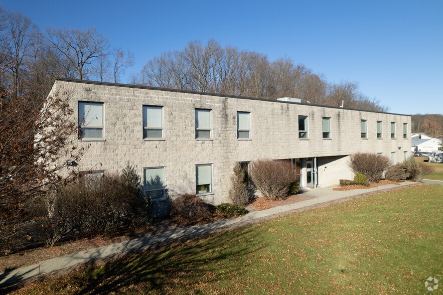 550 Commerce St, Franklin Lakes, NJ for lease - Building Photo - Image 2 of 20