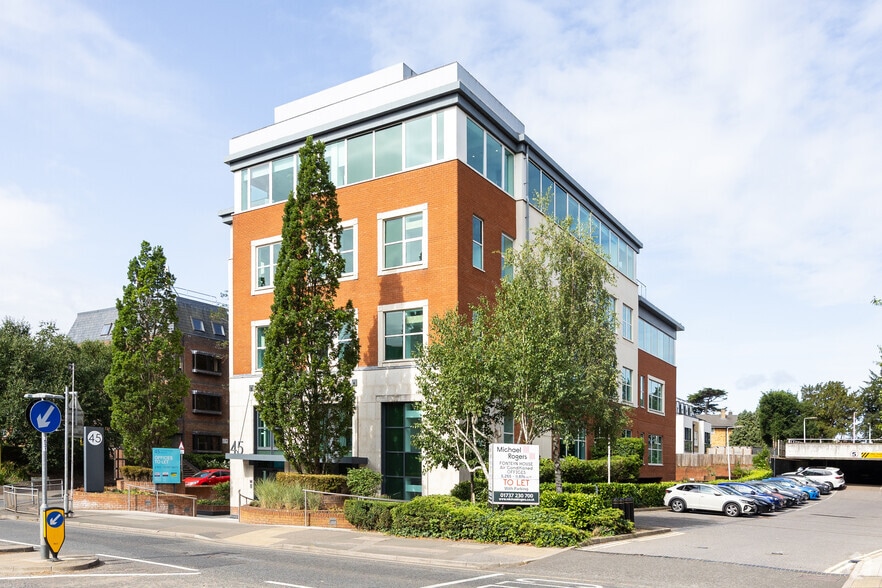 45 London Rd, Reigate for lease - Building Photo - Image 2 of 9
